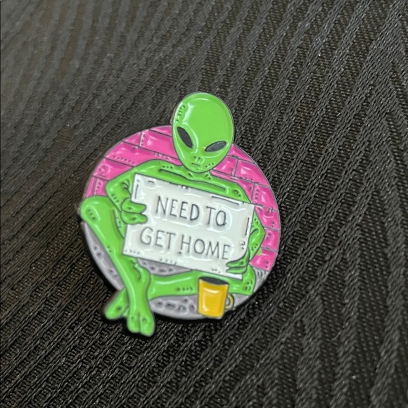 Alien Need To Go Home Enamel Pin - Picture 1 of 2